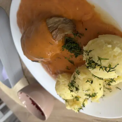 Gołąbek w sosie pomidorowym