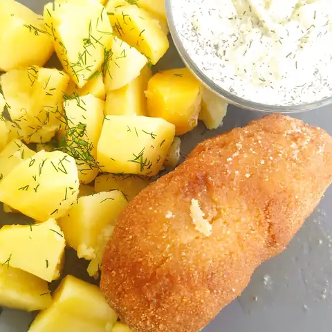 Kotlet z ziemniakami i mizerią